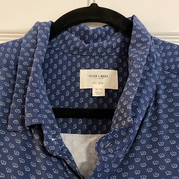 Men’s Blue Button Down Shirt * - Picture 3 of 4